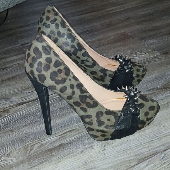 Penny Loves Kenny olive green leopard print spike 5.5" heels Sz 8.5 EUC - Picture 7 of 9